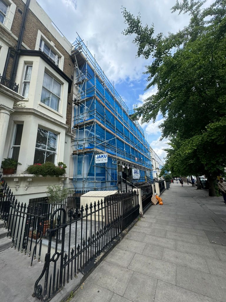 Scaffolding Earls Court - West Cromwell Road sw5